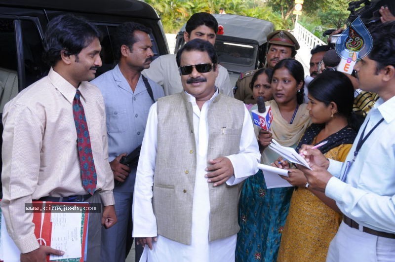 Collector Gari Bharya Movie New Stills - 38 / 56 photos