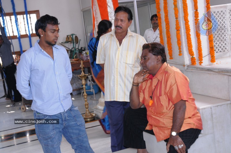 Collector Gari Bharya Movie Stills - 3 / 113 photos