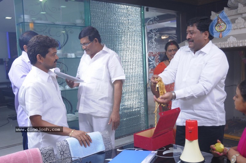 Collector Gari Bharya Movie Stills - 99 / 113 photos