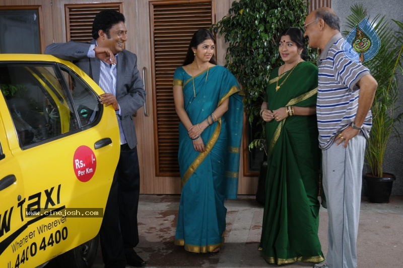 Collector Gari Bharya Movie Working Stills - 16 / 73 photos