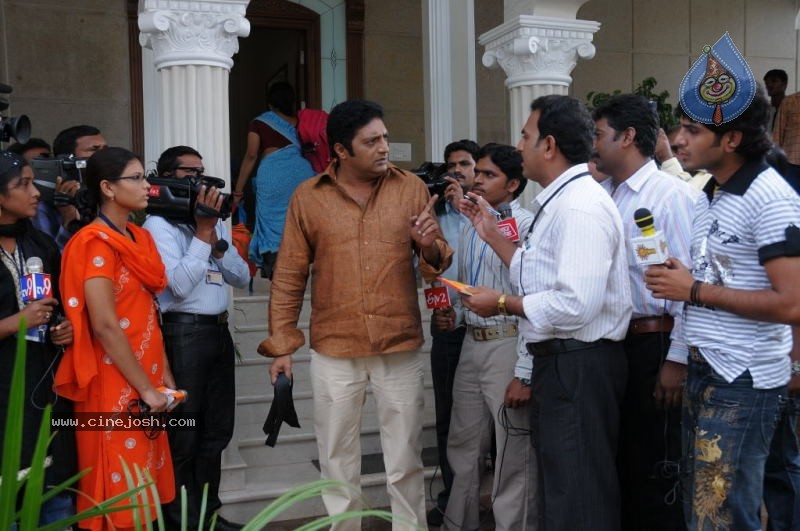 Collector Gari Bharya Movie Working Stills - 26 / 73 photos