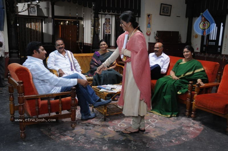 Collector Gari Bharya Movie Working Stills - 31 / 73 photos