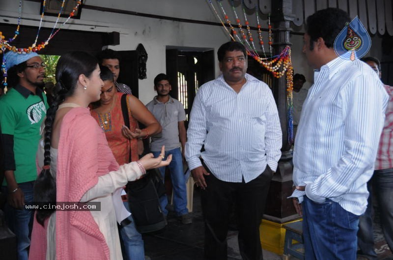 Collector Gari Bharya Movie Working Stills - 36 / 73 photos
