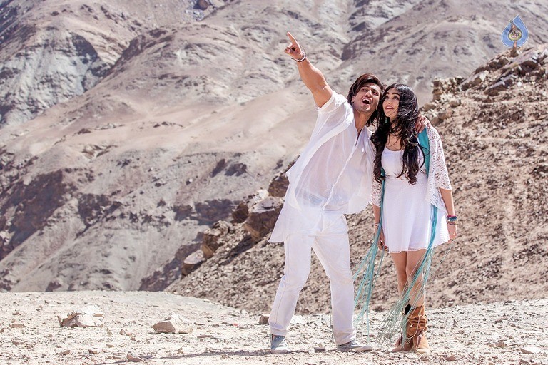 Commando 2 Movie Stills - 15 / 16 photos