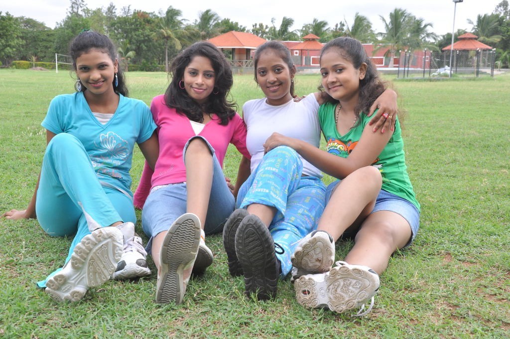 Cool Boys Hot Girls Movie Stills - 22 / 24 photos