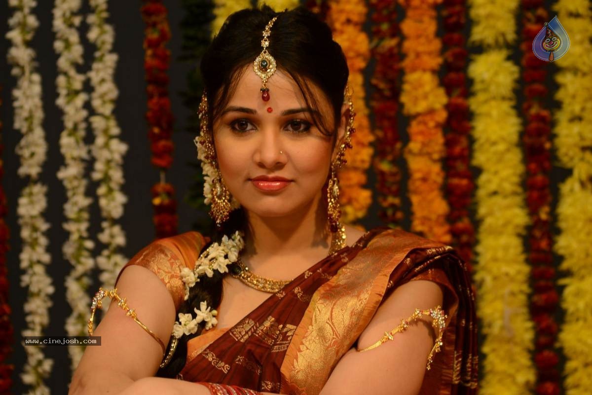 Criminals Movie Stills n Walls - 2 / 50 photos