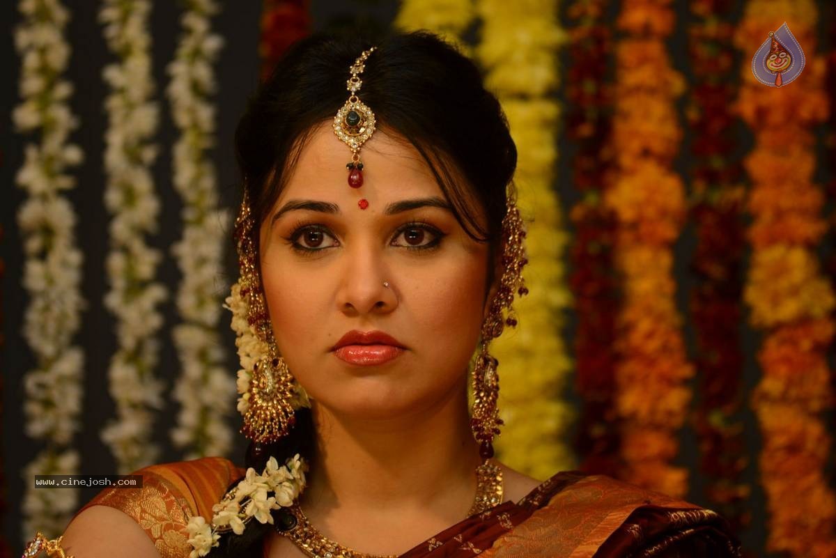 Criminals Movie Stills n Walls - 31 / 50 photos