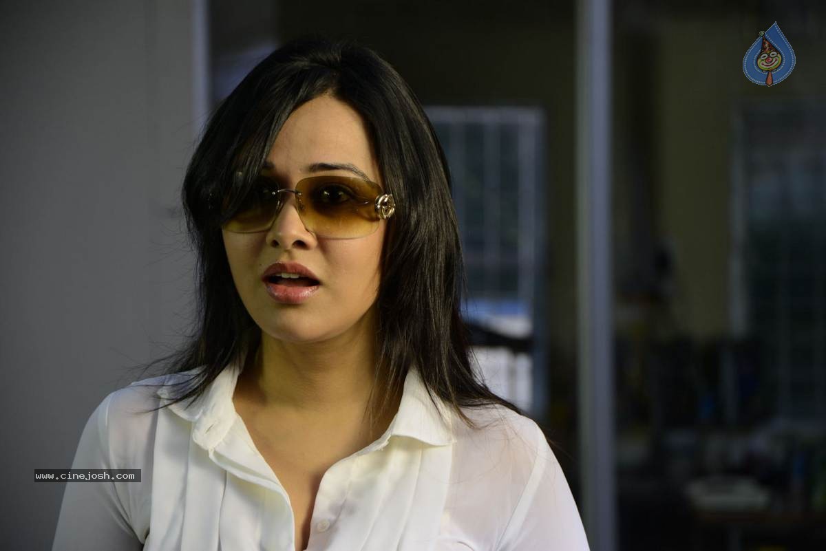 Criminals Movie Stills n Walls - 35 / 50 photos