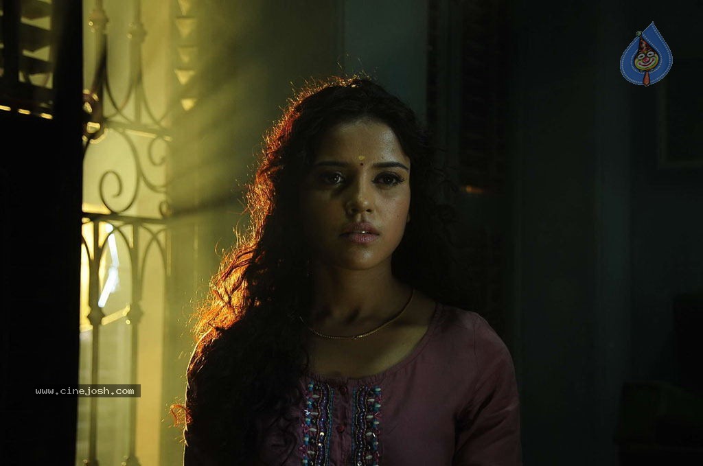 Dalam Movie New Stills - 12 / 55 photos