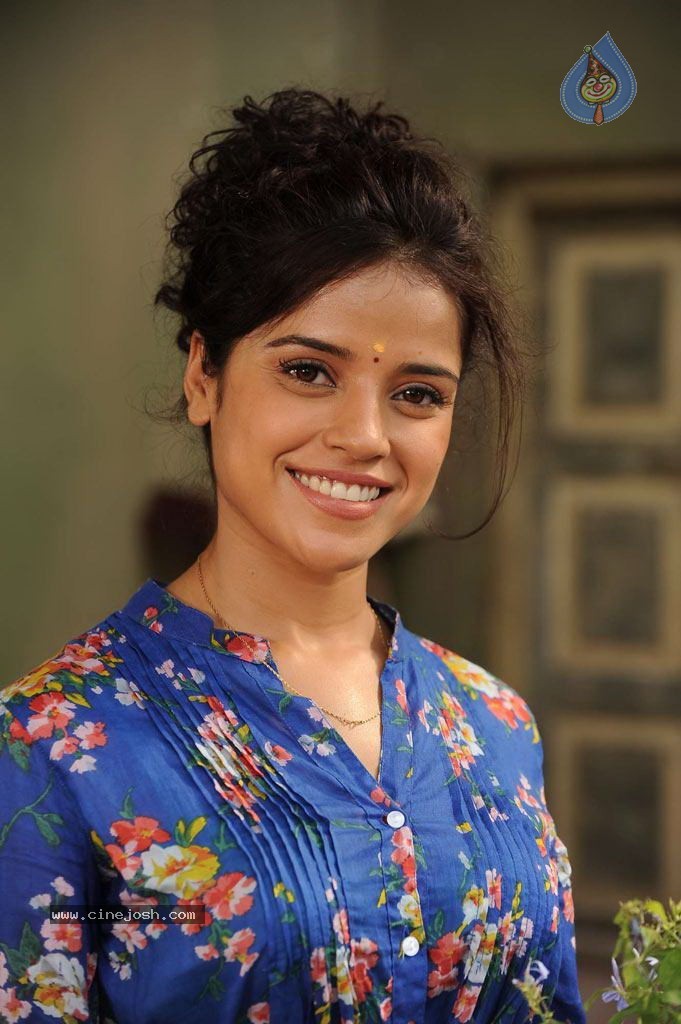 Dalam Movie New Stills - 36 / 55 photos