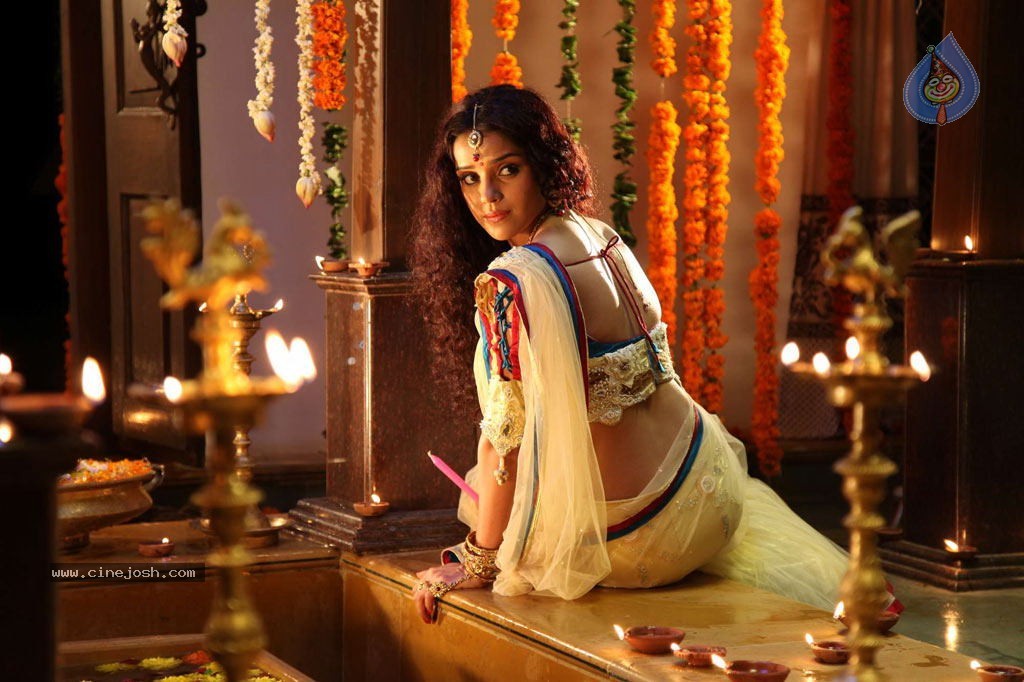 Dalam Movie New Stills - 53 / 55 photos