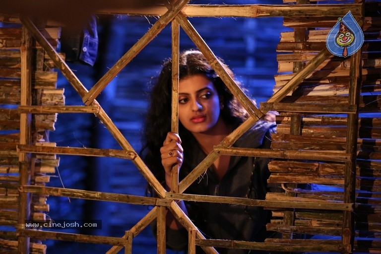 Deshamlo Dongalu Paddaru Movie Stills - 1 / 7 photos