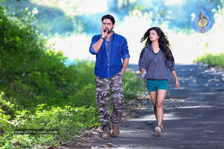 Deshamlo Dongalu Paddaru Movie Stills - 3 / 7 photos