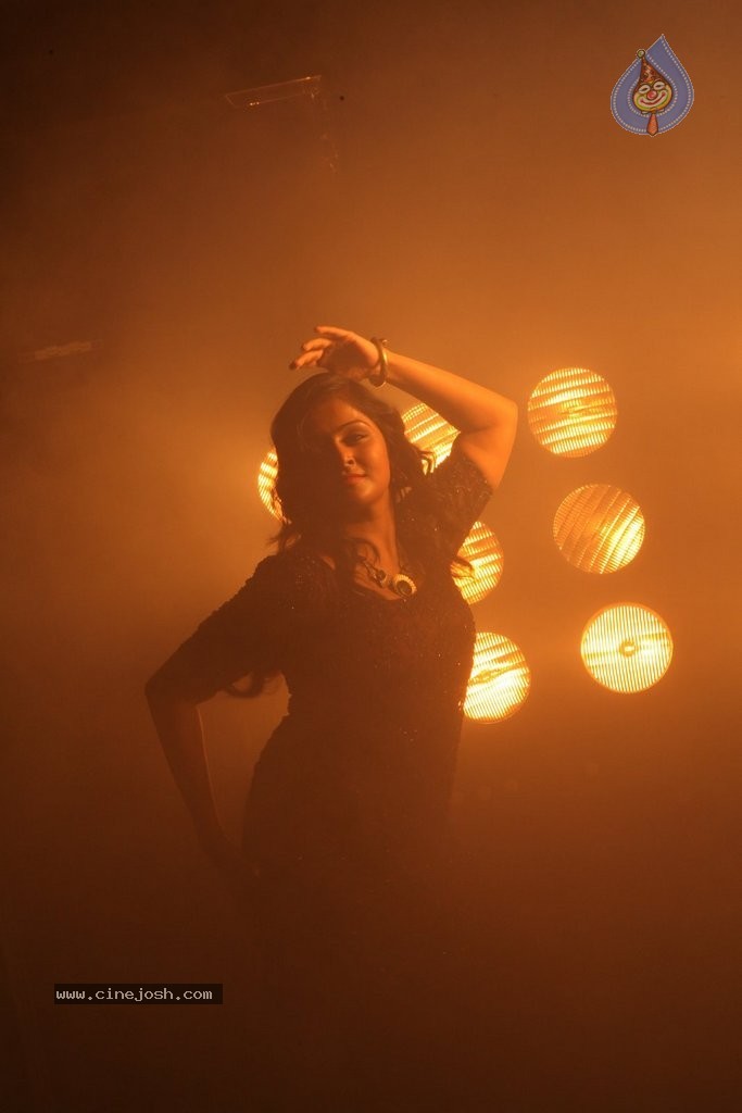 Dhanaa Dhan Movie Stills - 23 / 38 photos