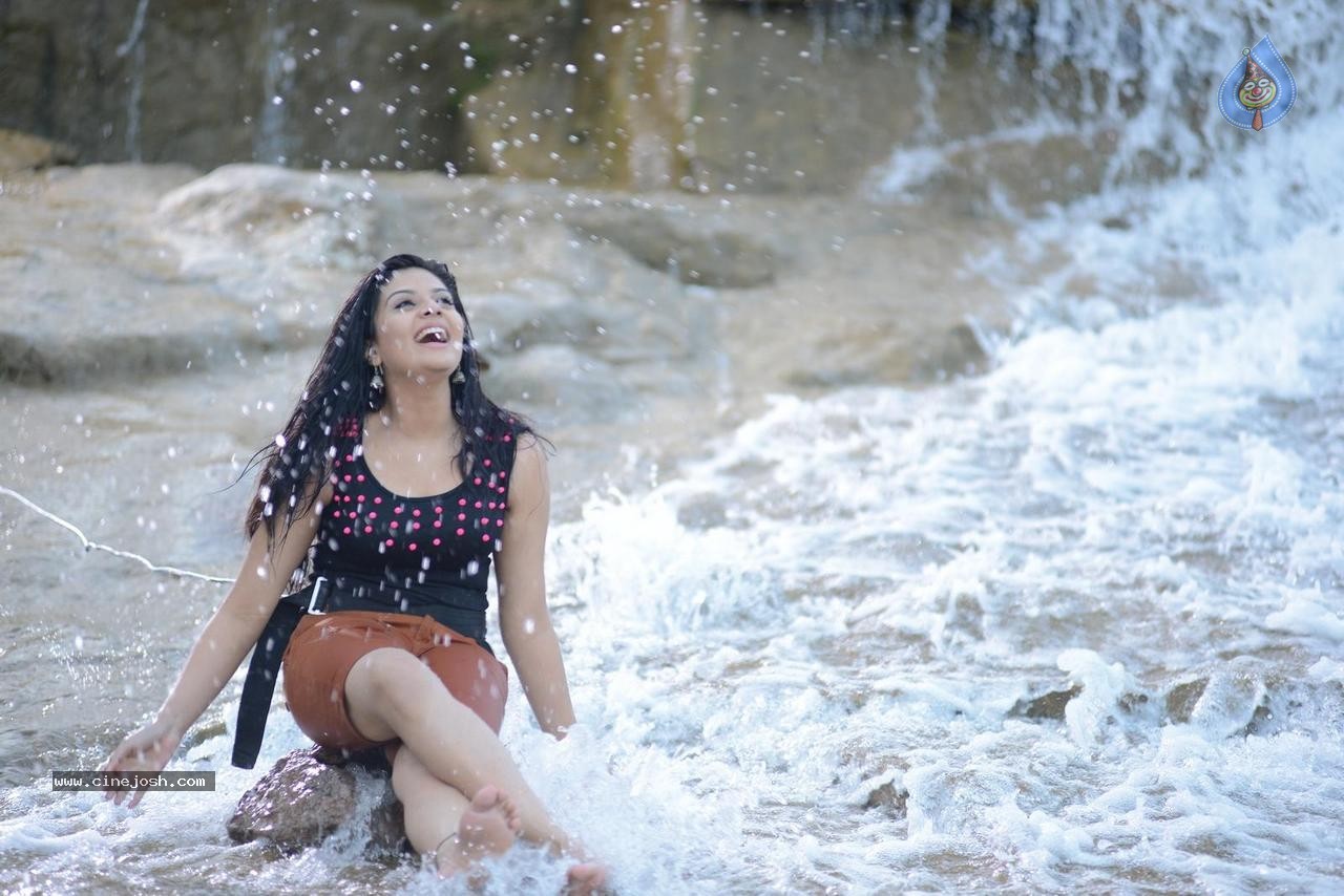 Dhanalakshmi Talupu Tadithey Gallery - 13 / 36 photos