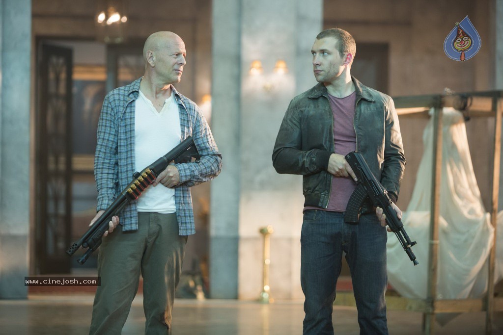 Die Hard 5 Stills - 6 / 16 photos