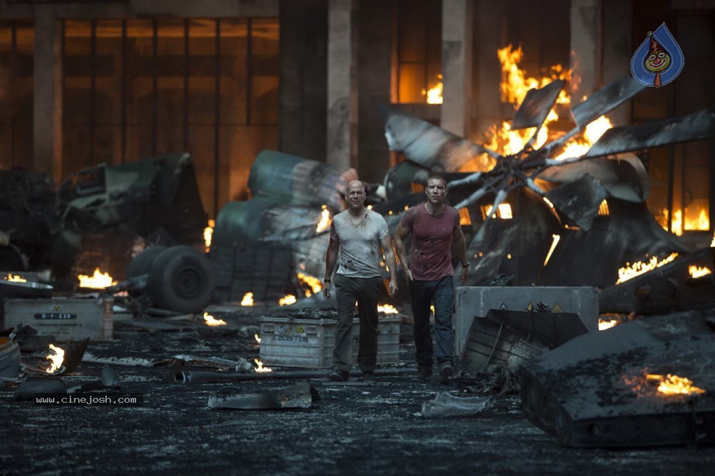 Die Hard 5 Stills - 16 / 16 photos