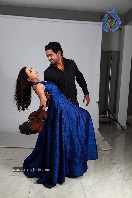 Dil Se Movie New Stills - 15 / 27 photos