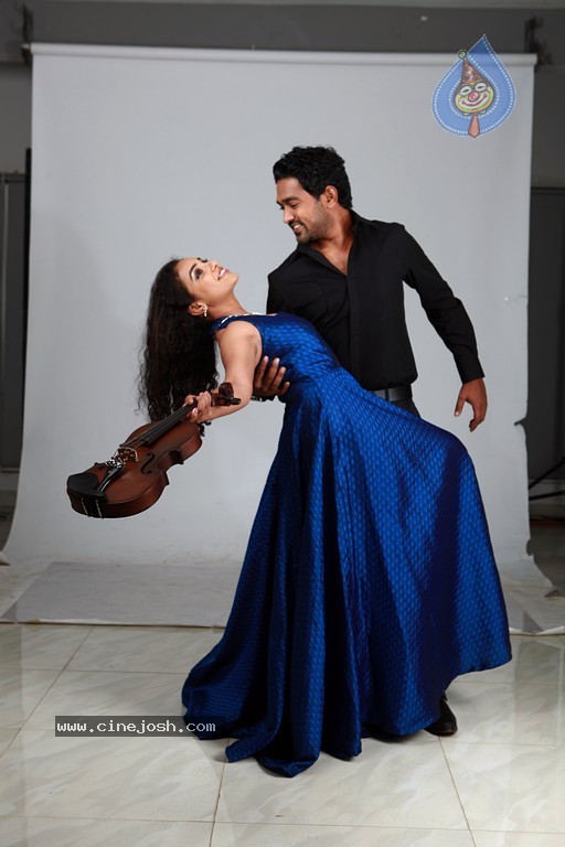 Dil Se Movie New Stills - 17 / 27 photos