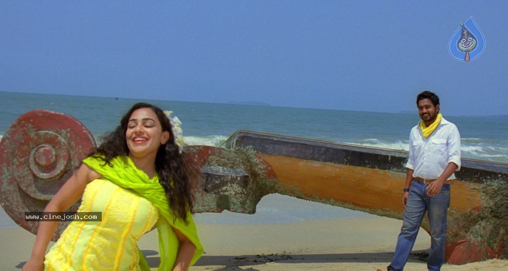 Dil Se Movie Stills  - 21 / 29 photos