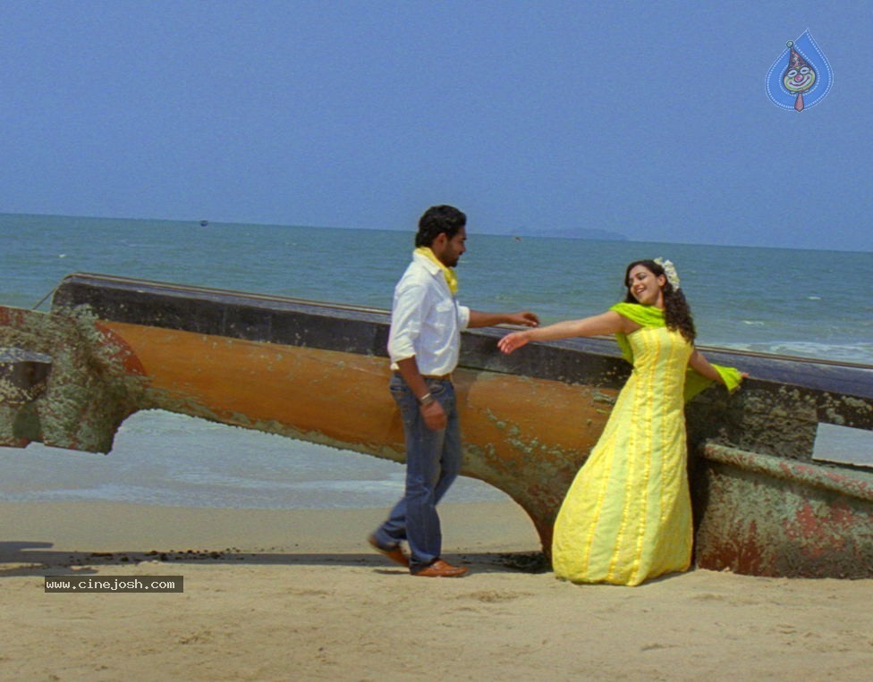 Dil Se Movie Stills  - 29 / 29 photos