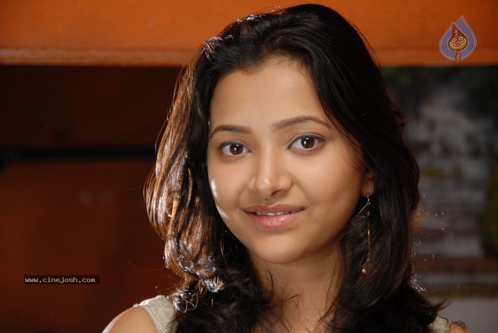 Ding Dong Bell Movie Stills - 8 / 18 photos