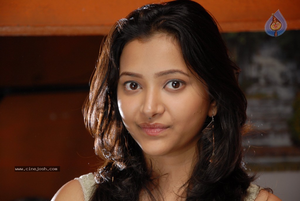 Ding Dong Bell Movie Stills - 12 / 18 photos