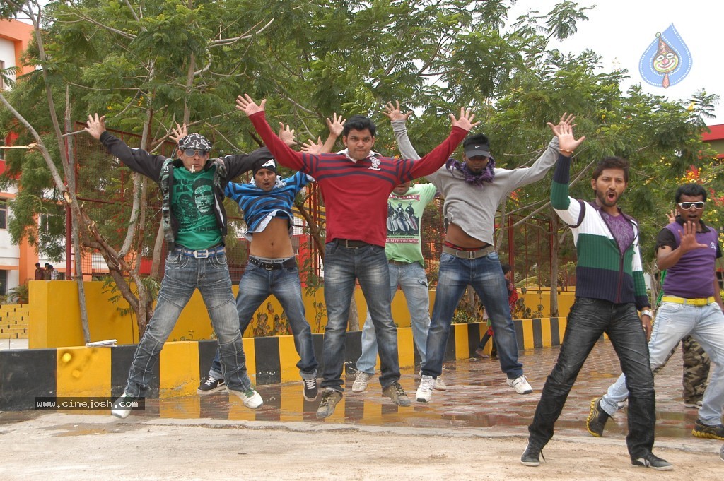 Double Trouble Movie Stills and Walls - 32 / 148 photos