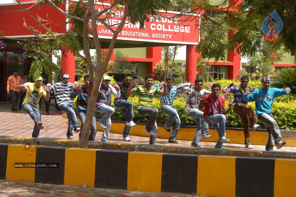 Double Trouble Movie Stills and Walls - 101 / 148 photos