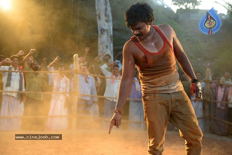 Driver Ramudu Movie Stills - 2 / 7 photos