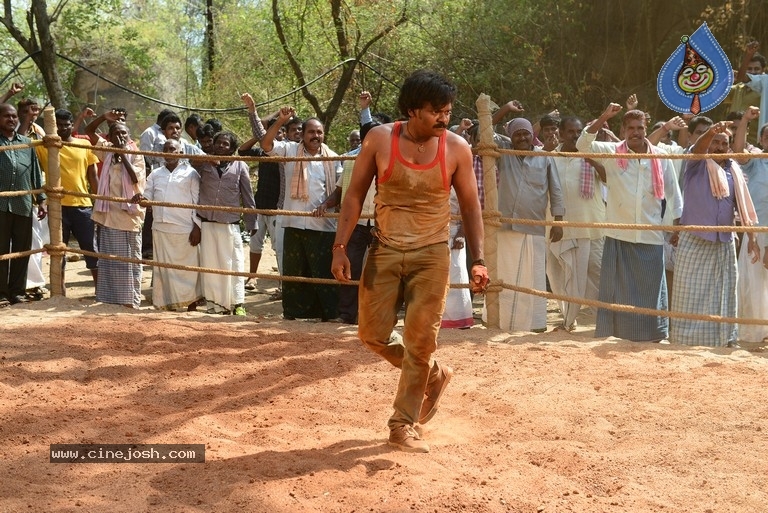 Driver Ramudu Movie Stills - 3 / 7 photos