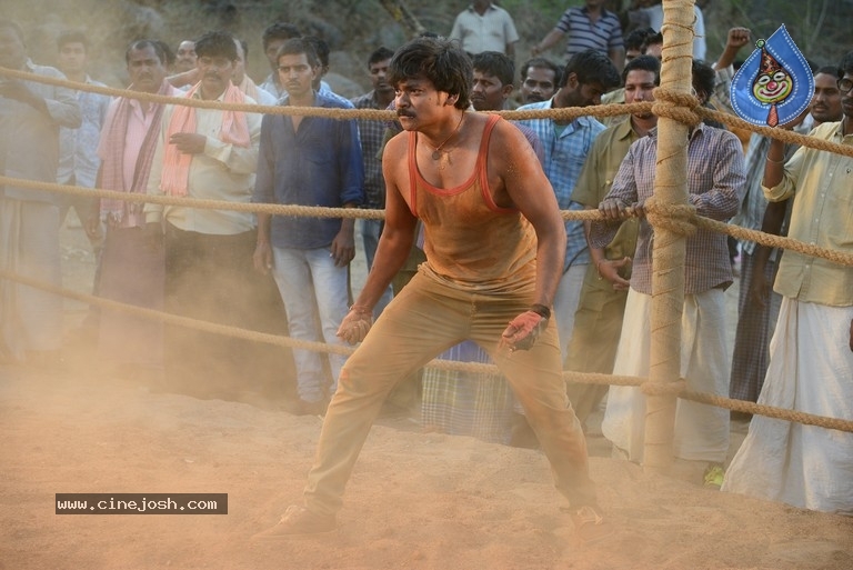 Driver Ramudu Movie Stills - 5 / 7 photos