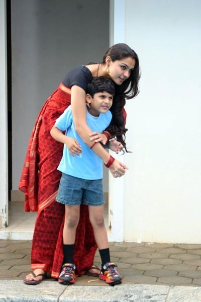 Drohi Movie Stills - Jyothika  - 12 / 81 photos