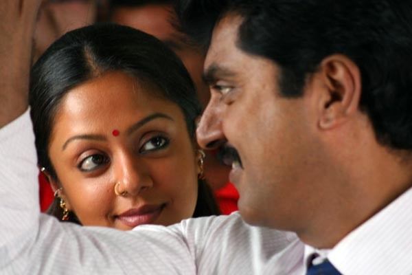 Drohi Movie Stills - Jyothika  - 49 / 81 photos