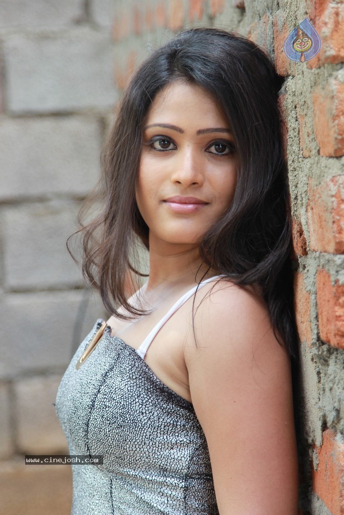 Eka Aata Naade Movie Stills - 19 / 28 photos