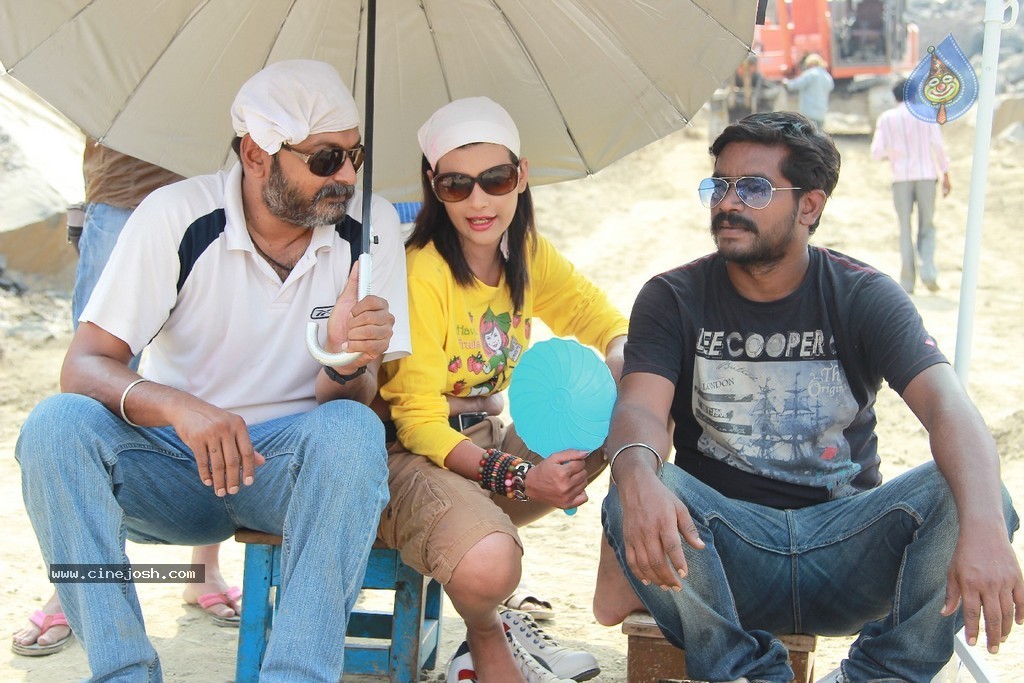 Eka Aata Naade Stills n walls - 8 / 63 photos