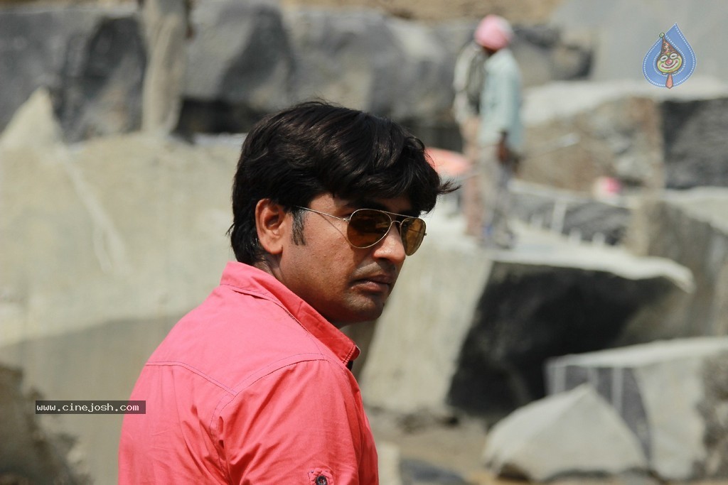 Eka Aata Naade Stills n walls - 26 / 63 photos