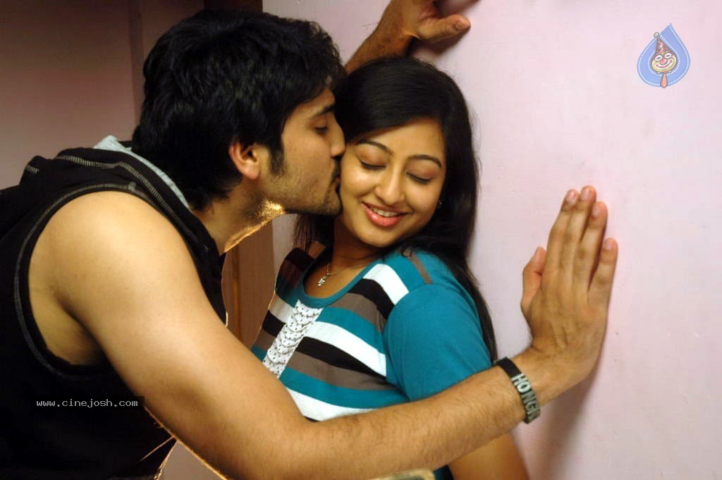 Em Chesave Nannila Movie Stills - 43 / 48 photos