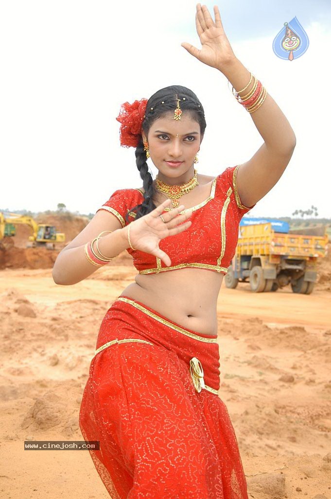 En Kadhal Pudhithu Tamil Movie Stills - 12 / 47 photos