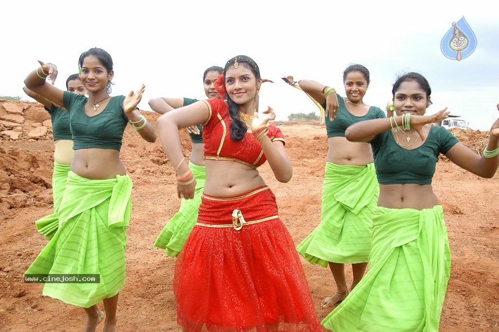 En Kadhal Pudhithu Tamil Movie Stills - 25 / 47 photos