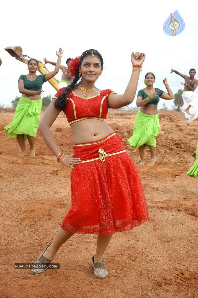 En Kadhal Pudhithu Tamil Movie Stills - 31 / 47 photos
