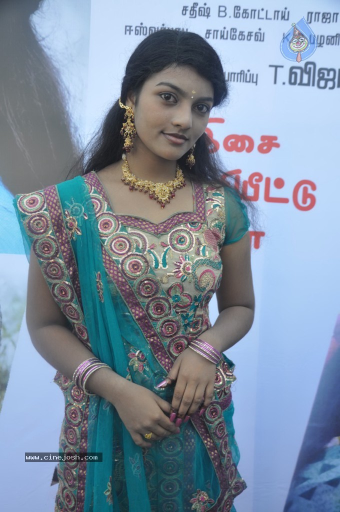 En Kadhal Pudhithu Tamil Movie Stills - 34 / 47 photos