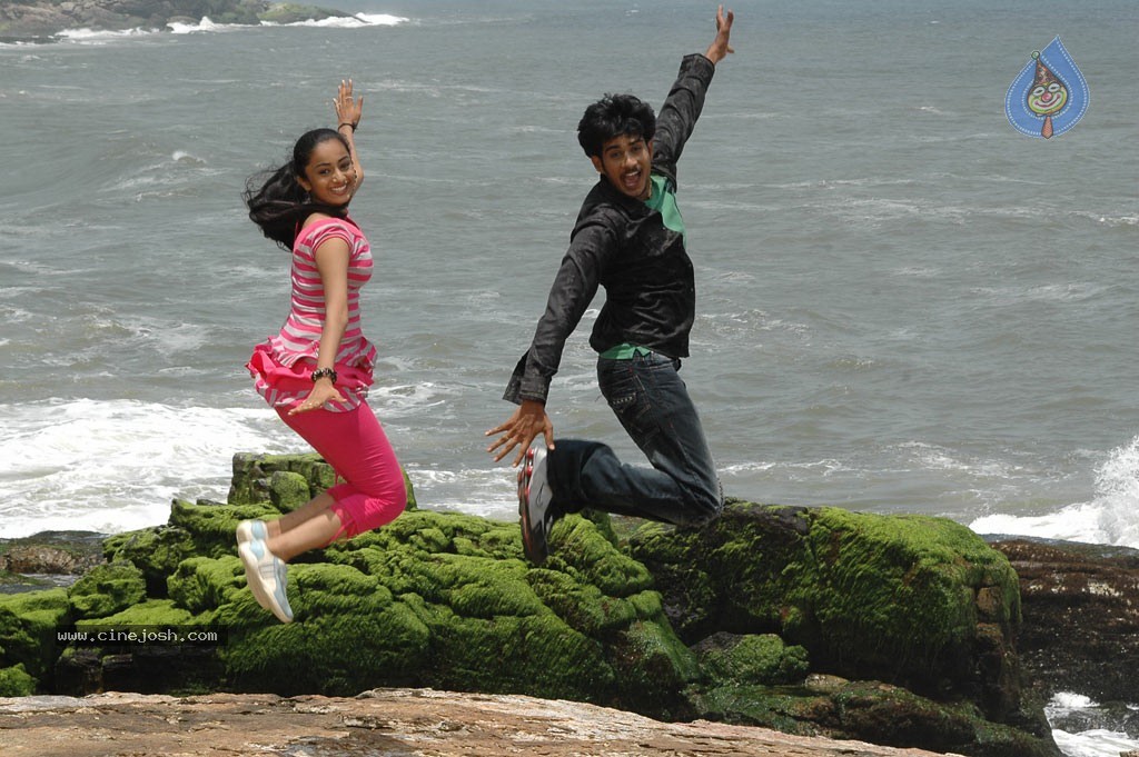 En Kadhal Pudhithu Tamil Movie Stills - 37 / 47 photos