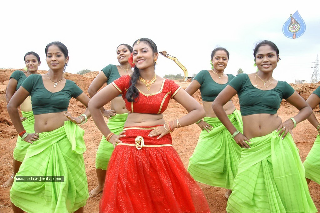 En Kadhal Pudhithu Tamil Movie Stills - 39 / 47 photos