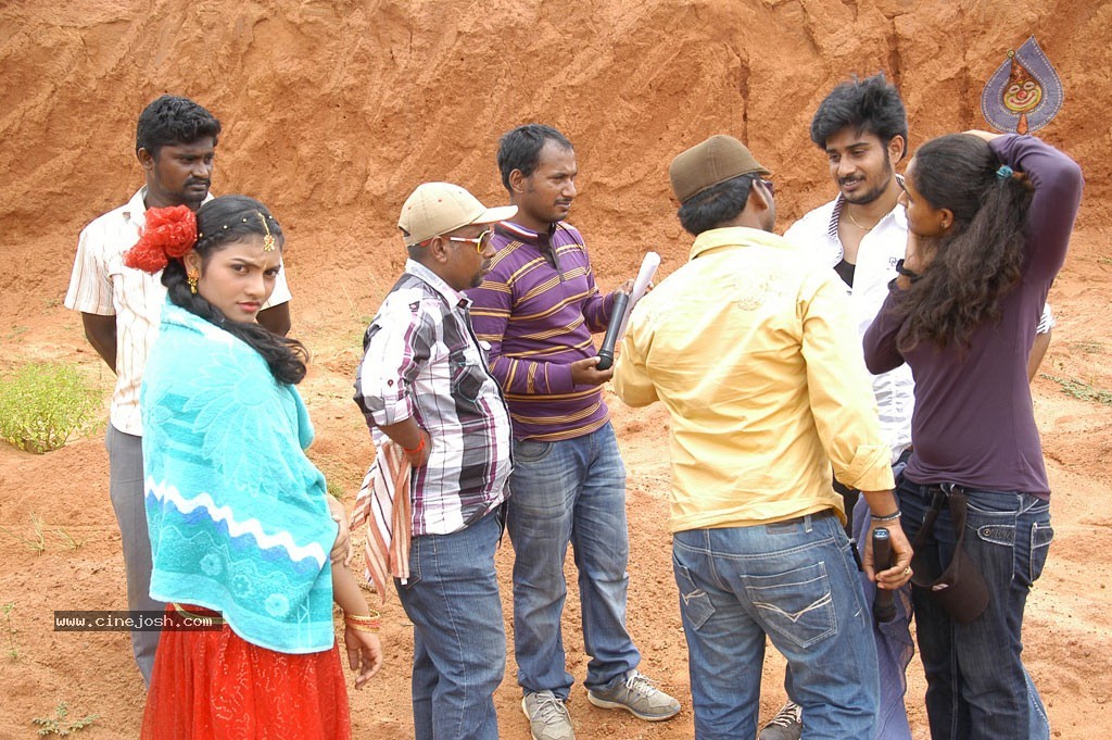 En Kadhal Pudhithu Tamil Movie Stills - 40 / 47 photos