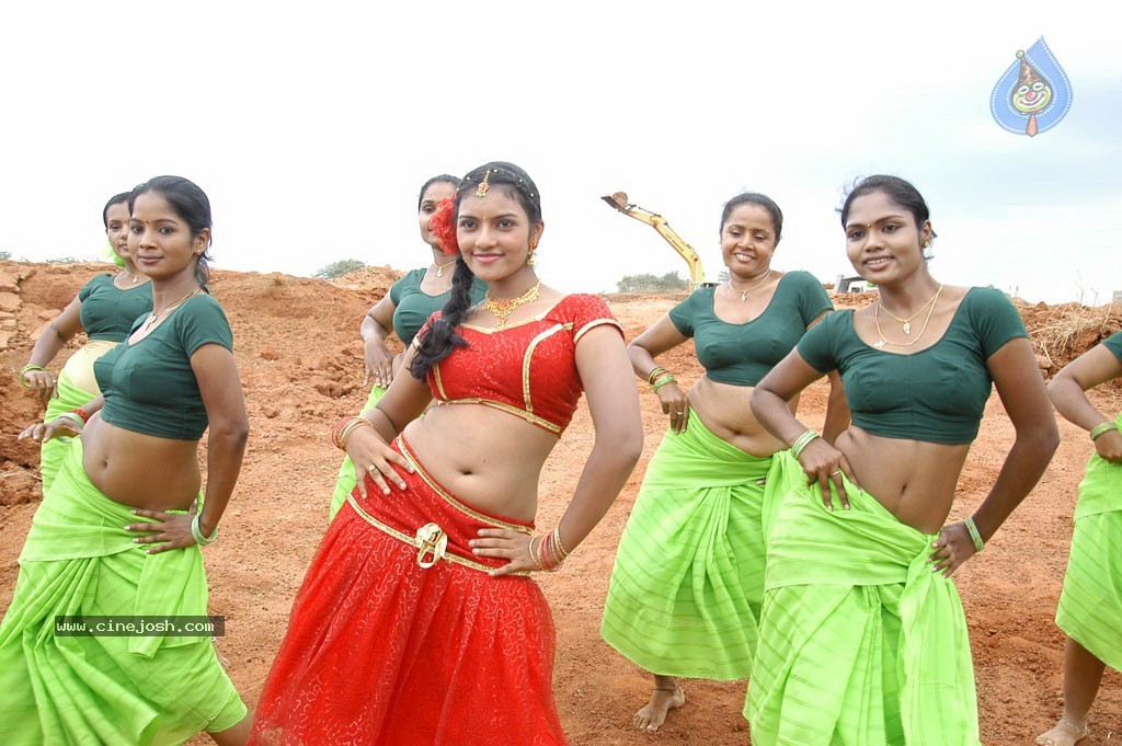 En Kadhal Pudhithu Tamil Movie Stills - 42 / 47 photos