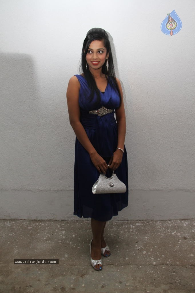 En Nenjai Thottaye Tamil Movie Stills - 6 / 46 photos