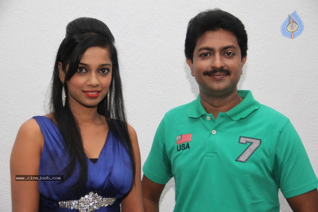 En Nenjai Thottaye Tamil Movie Stills - 10 / 46 photos