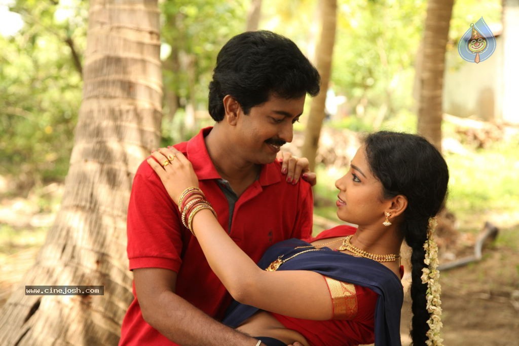 En Nenjai Thottaye Tamil Movie Stills - 36 / 46 photos