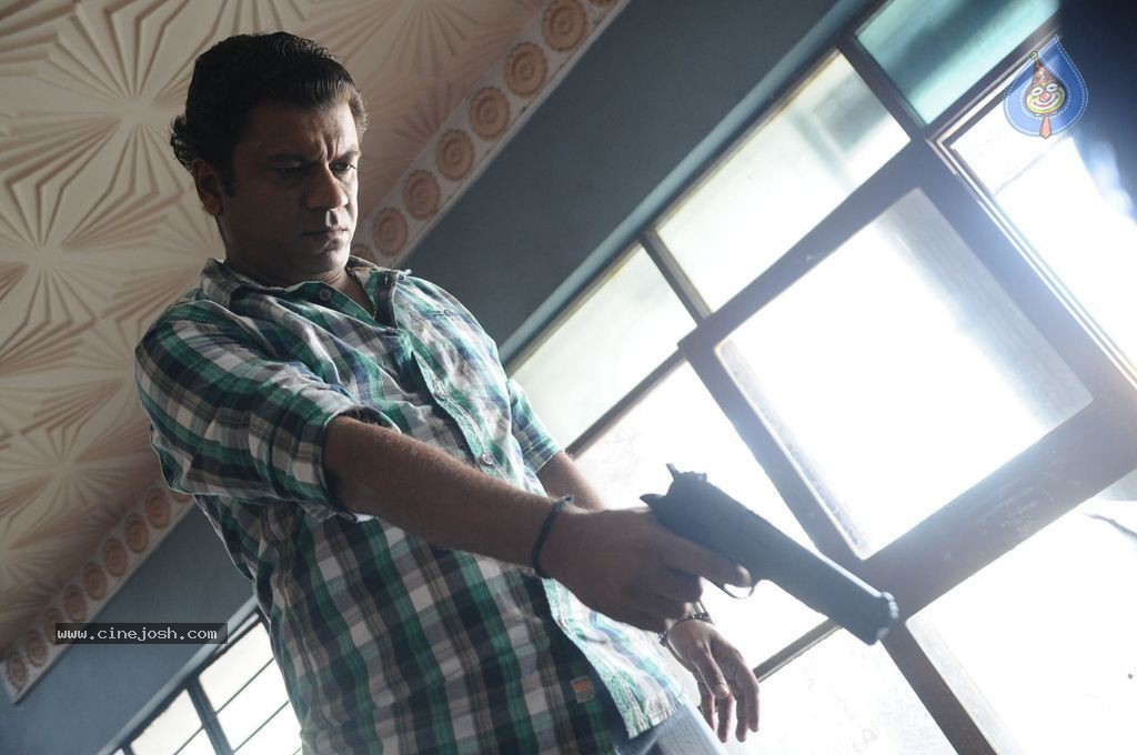 Enakkul Oruvan Tamil Movie Stills - 6 / 30 photos